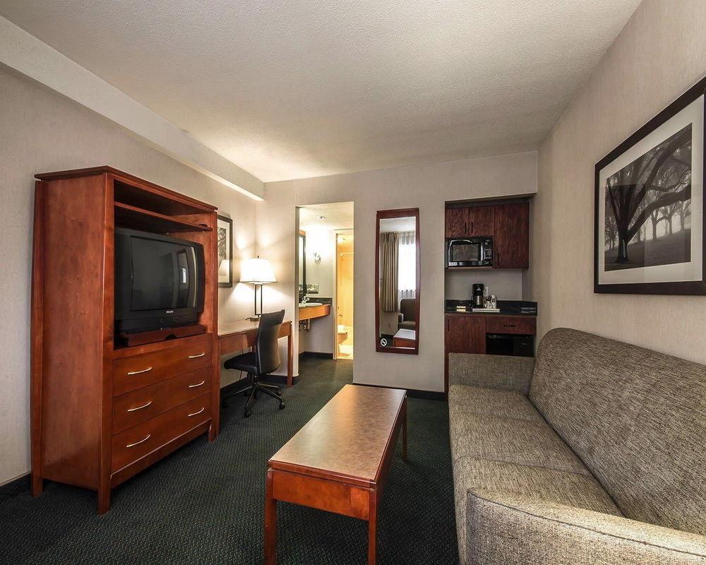 Art Infiniti Hotel Pitt Meadows Bagian luar foto