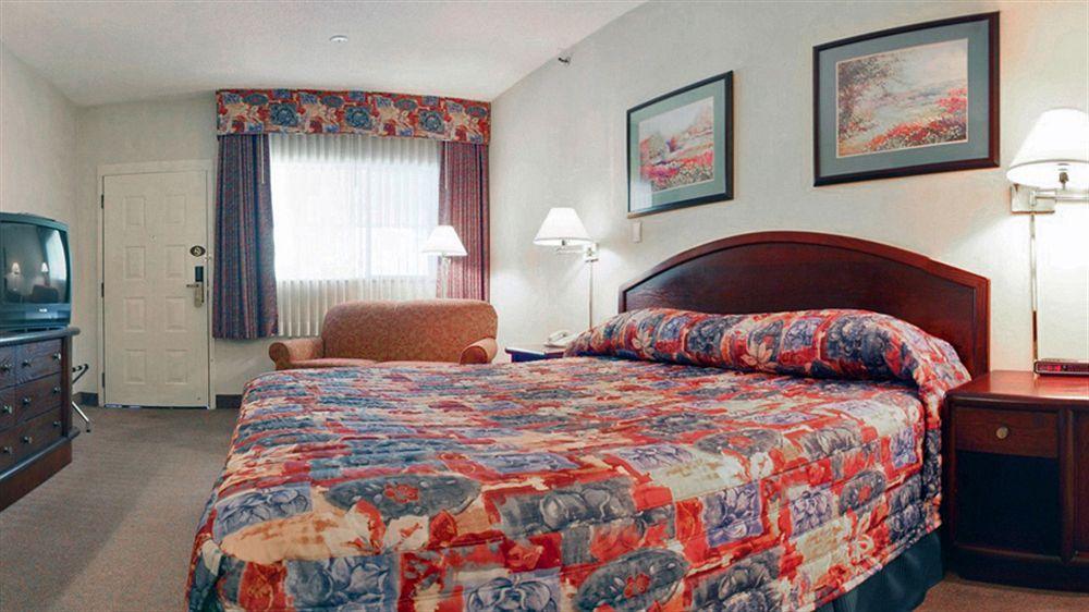 Art Infiniti Hotel Pitt Meadows Bagian luar foto