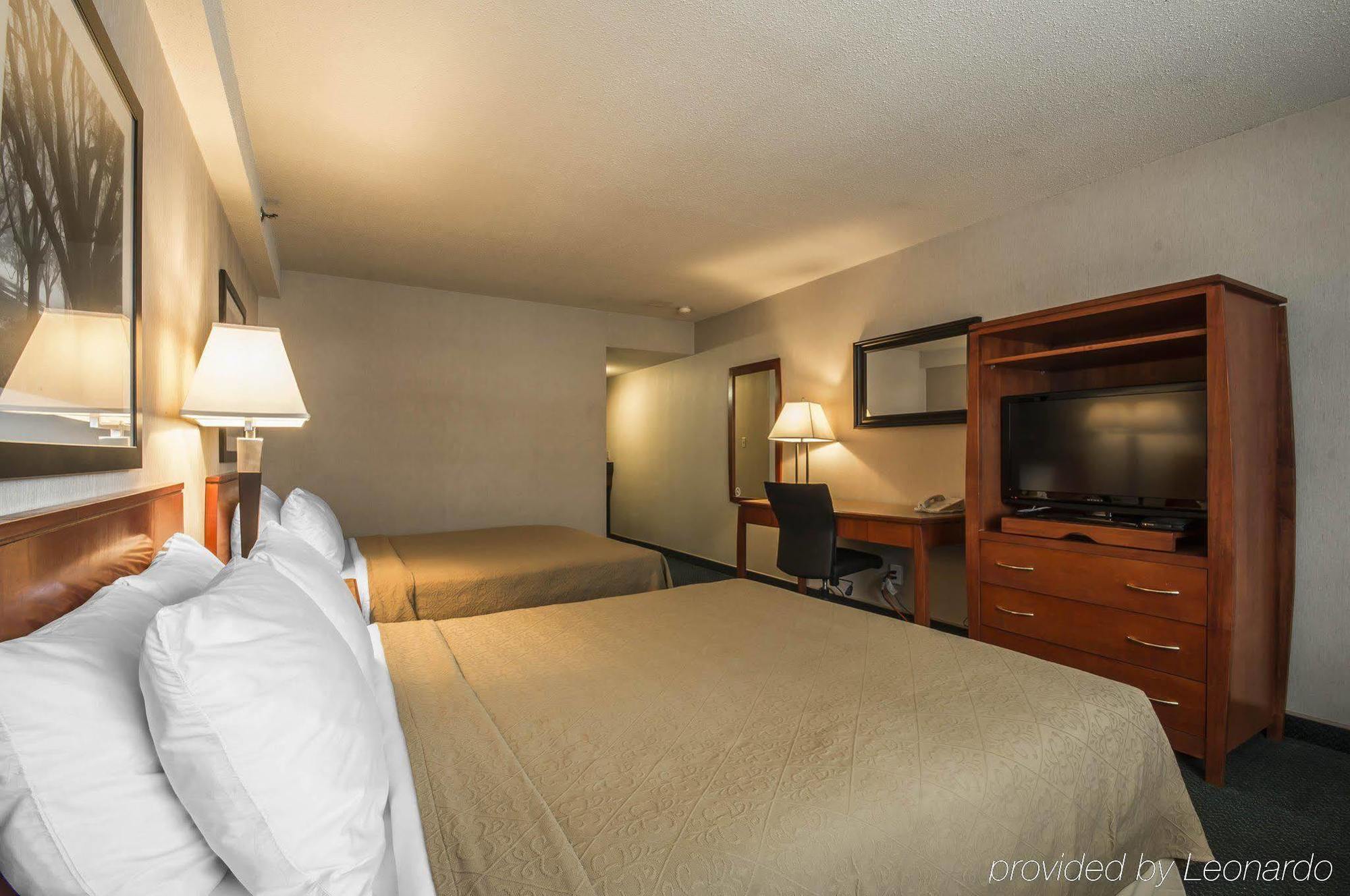 Art Infiniti Hotel Pitt Meadows Bagian luar foto