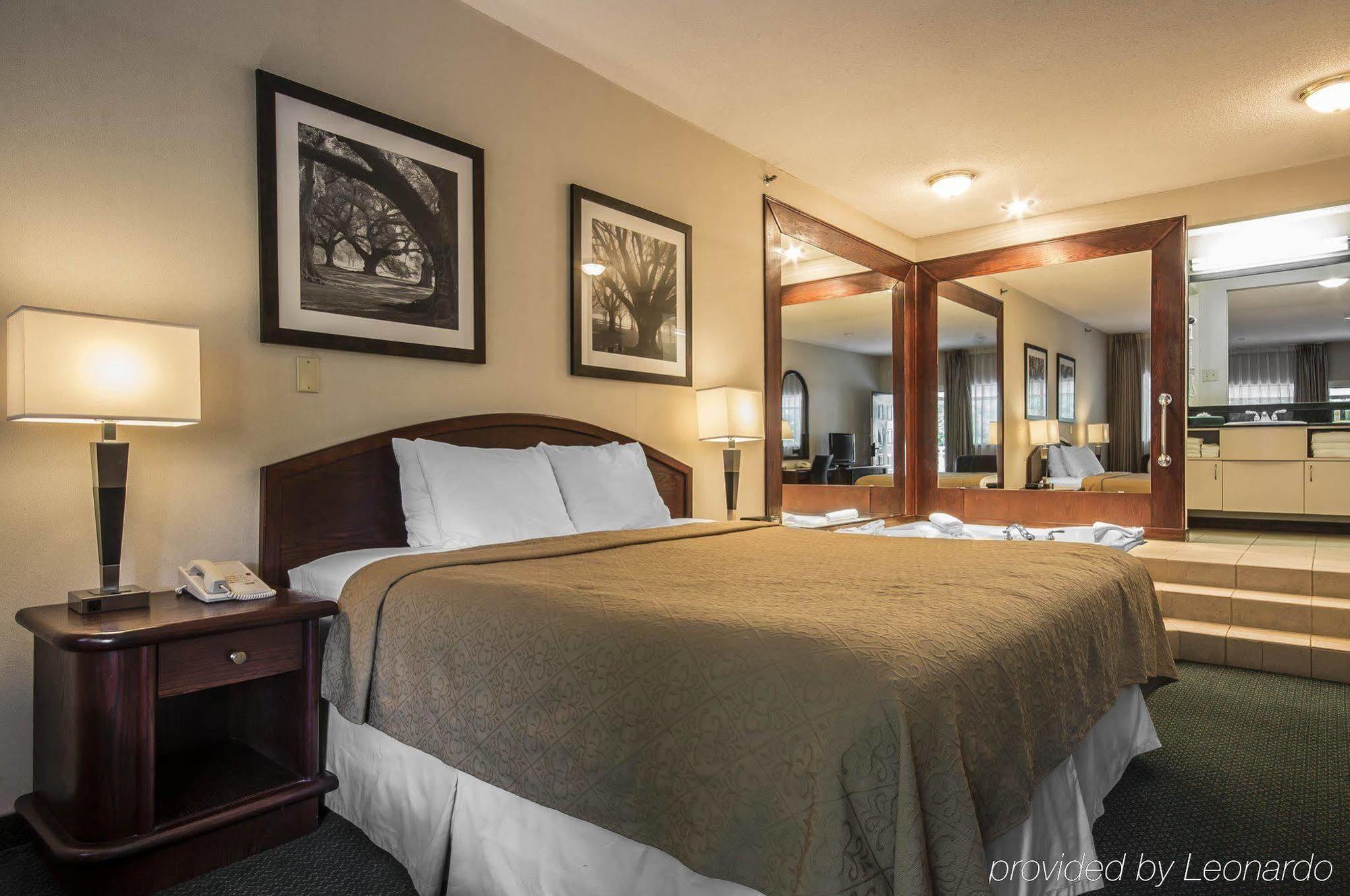 Art Infiniti Hotel Pitt Meadows Bagian luar foto