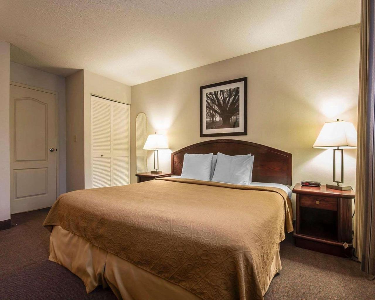 Art Infiniti Hotel Pitt Meadows Bagian luar foto