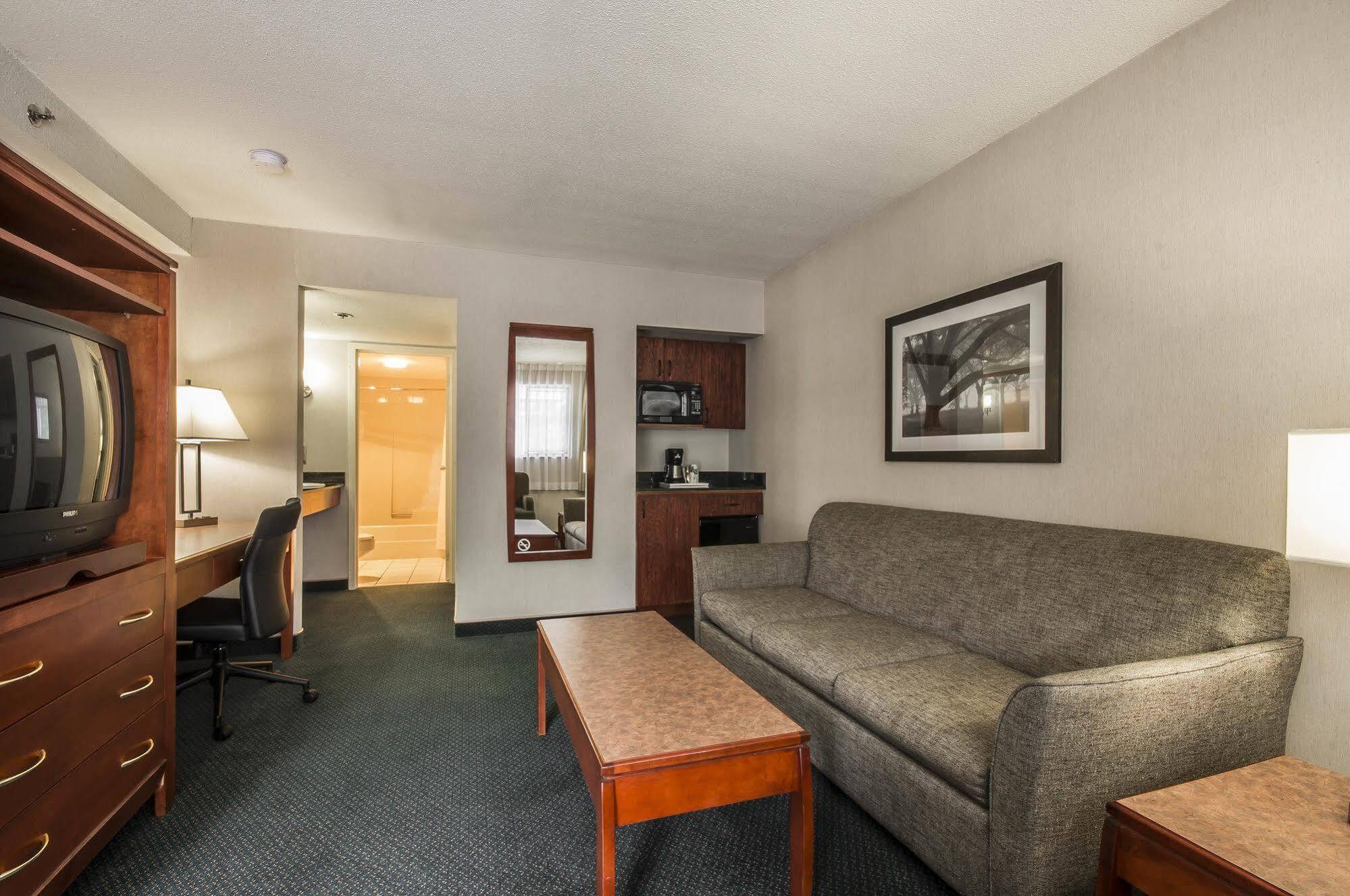 Art Infiniti Hotel Pitt Meadows Bagian luar foto