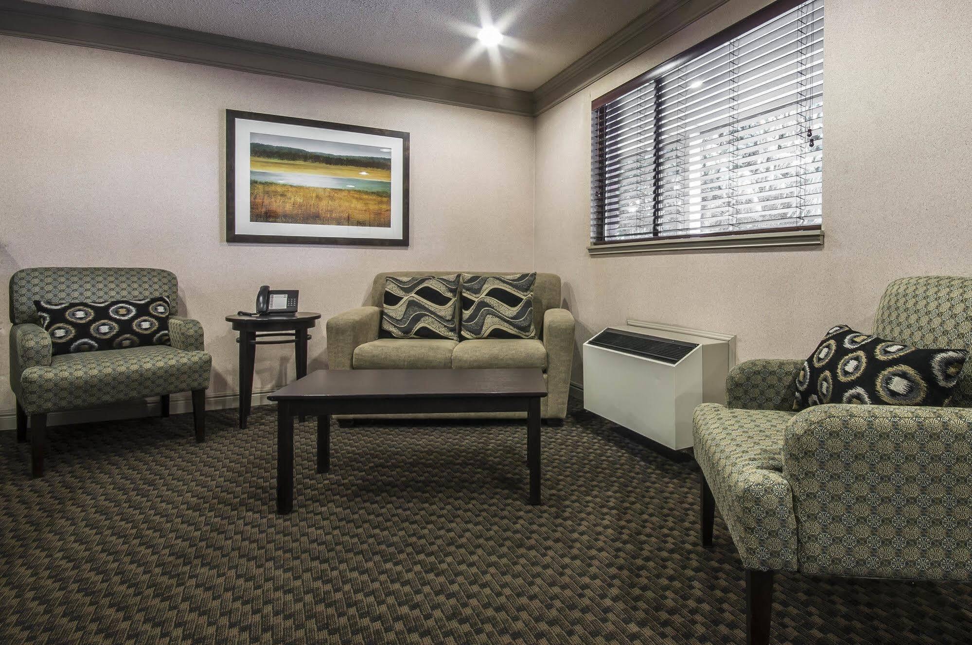 Art Infiniti Hotel Pitt Meadows Bagian luar foto