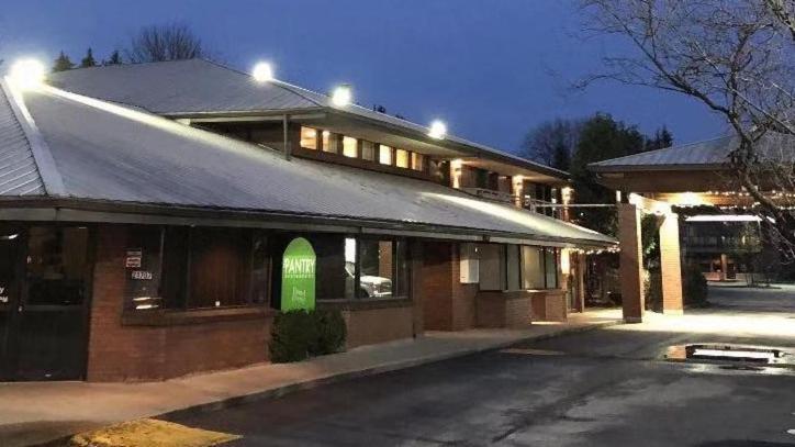 Art Infiniti Hotel Pitt Meadows Bagian luar foto