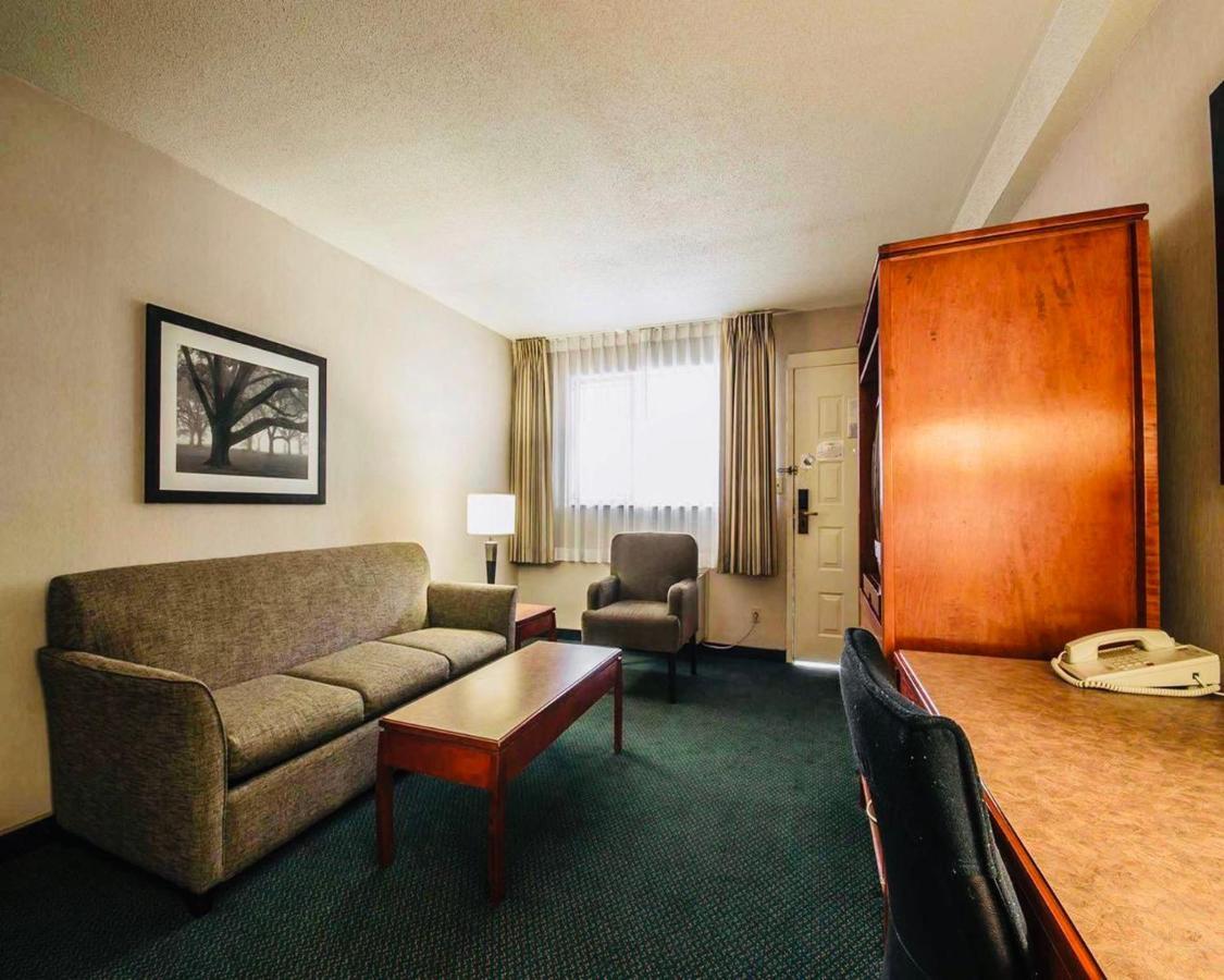 Art Infiniti Hotel Pitt Meadows Bagian luar foto