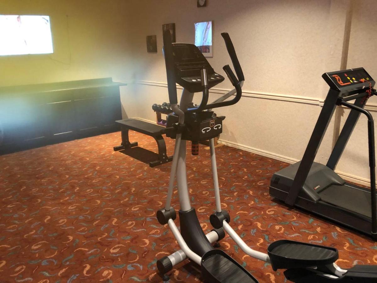 Art Infiniti Hotel Pitt Meadows Bagian luar foto